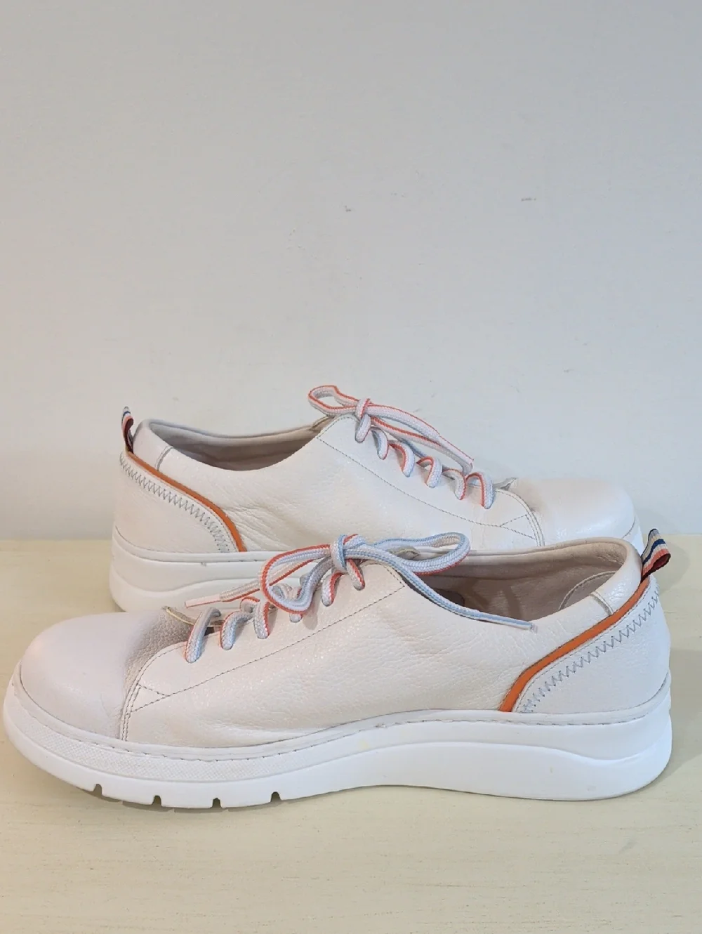 Fluchos White Leather Lace-Up Sneakers with Orange Trim And Rubber Soles Size 41 - Picture 4 of 13